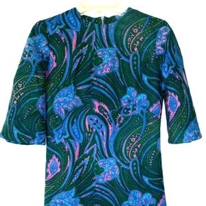 Women's knee length 70s look dress round neck zips down the back